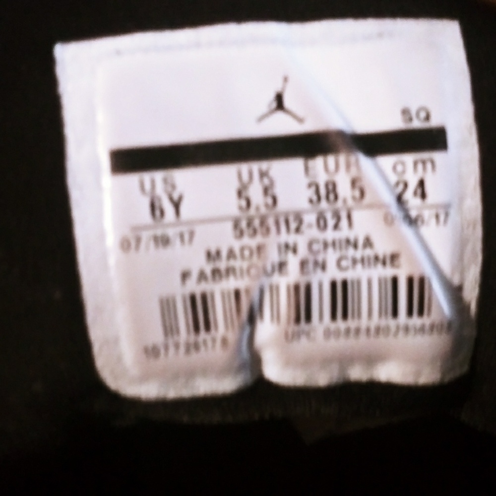SOLD Nike Jordan 1 Matalic Gold/ BLK. Mid - Picture 7 of 7